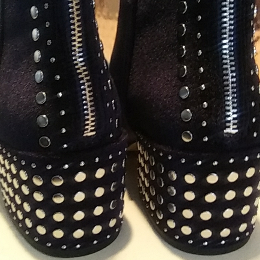 Boot - Picture 3 of 8